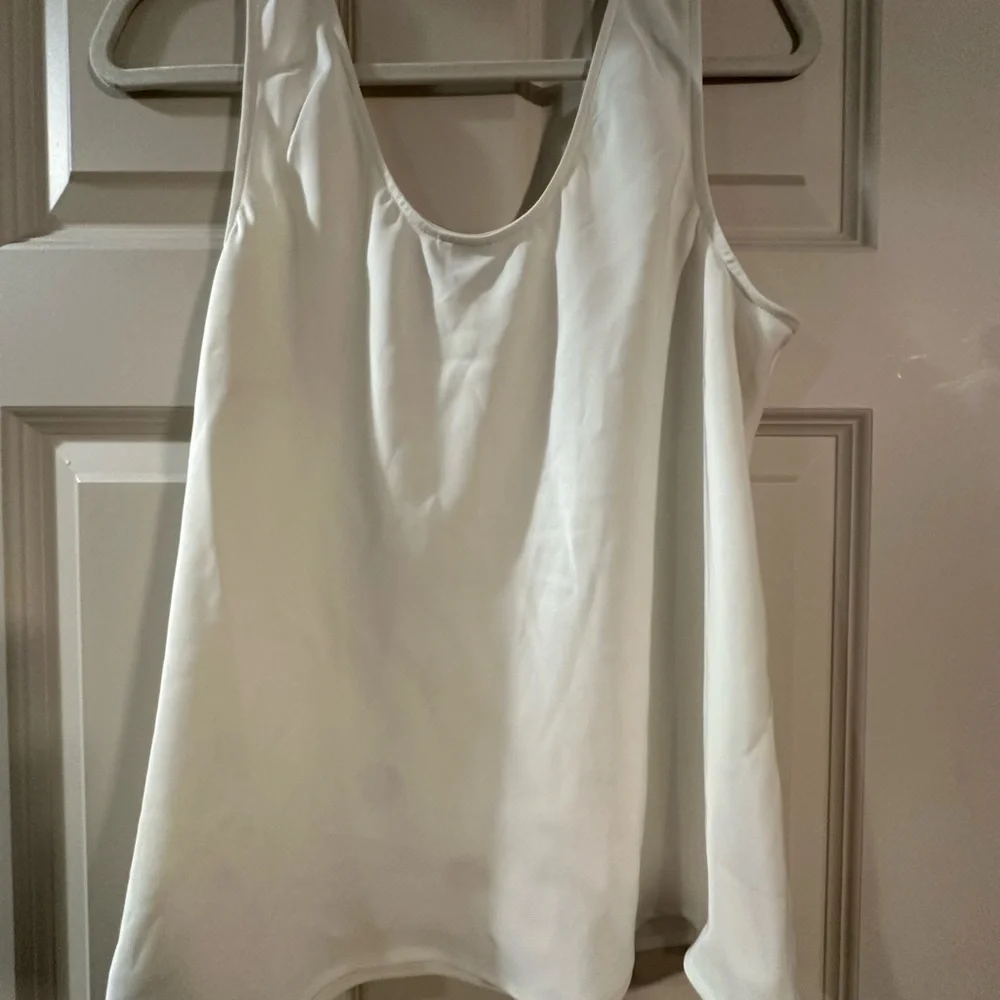 A new day Cream Scoop Neck Tank XL NWT - Picture 3 of 3